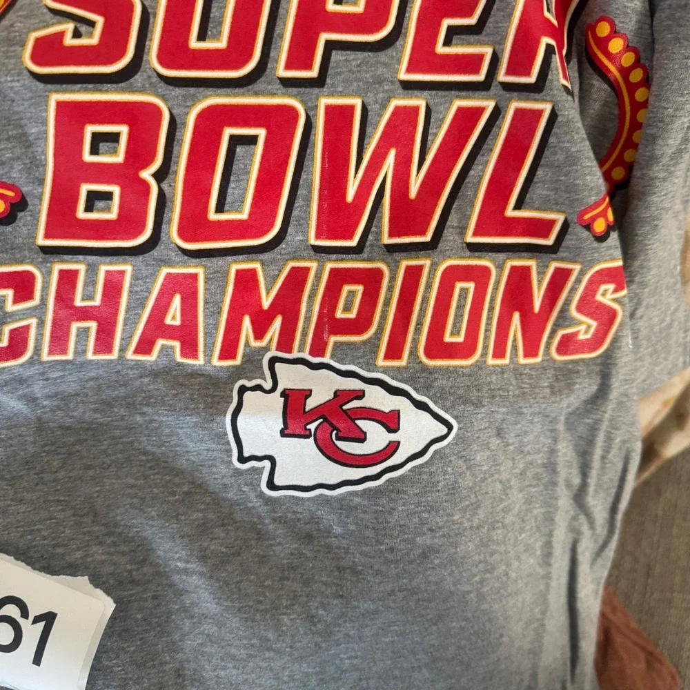 Nike Kansas City Chiefs Super Bowl Champions Gray‎ Men's Medium Minor Print Flaw